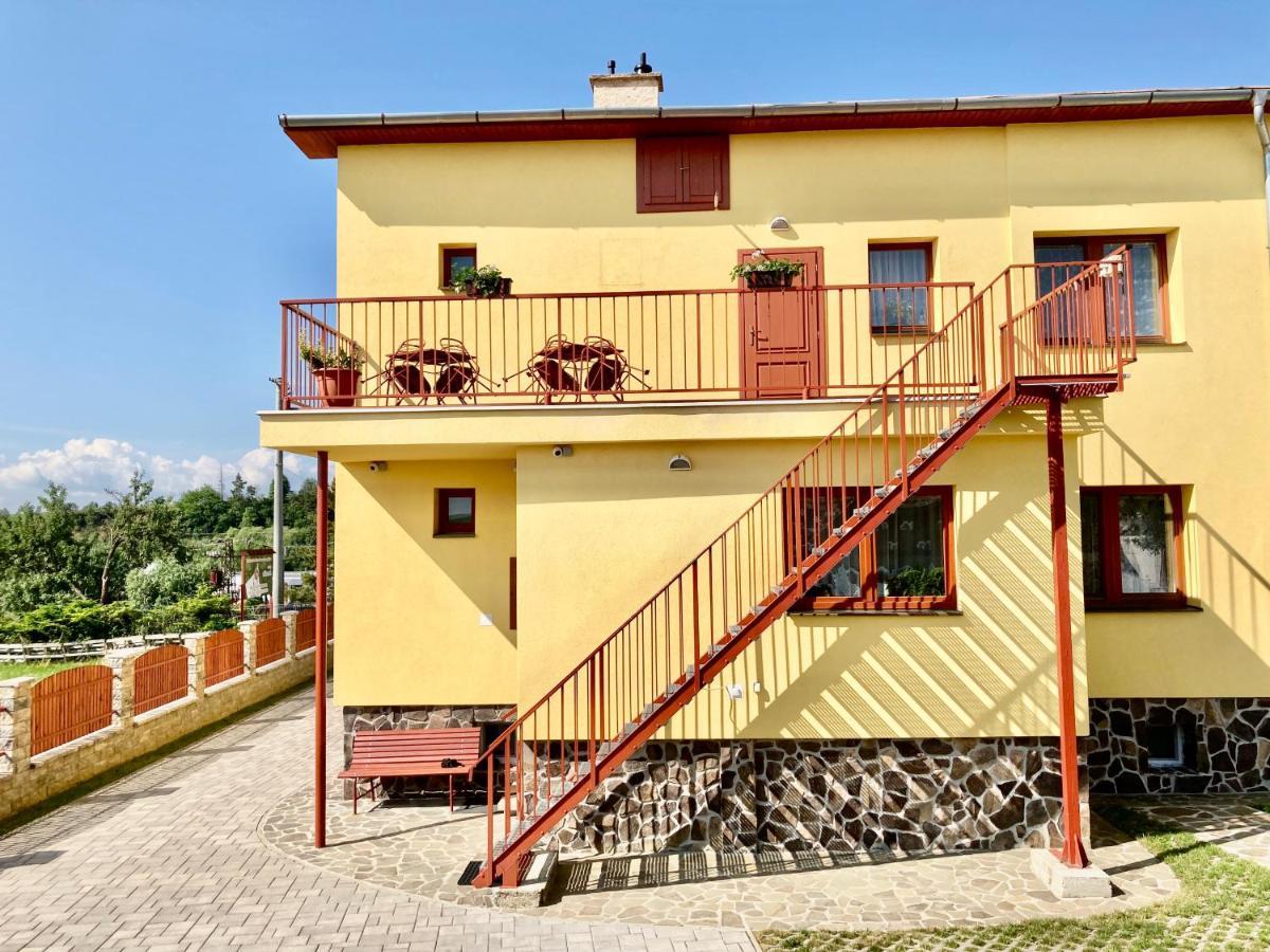 Privat U Eriky Hotel Stara Lesna Ngoại thất bức ảnh